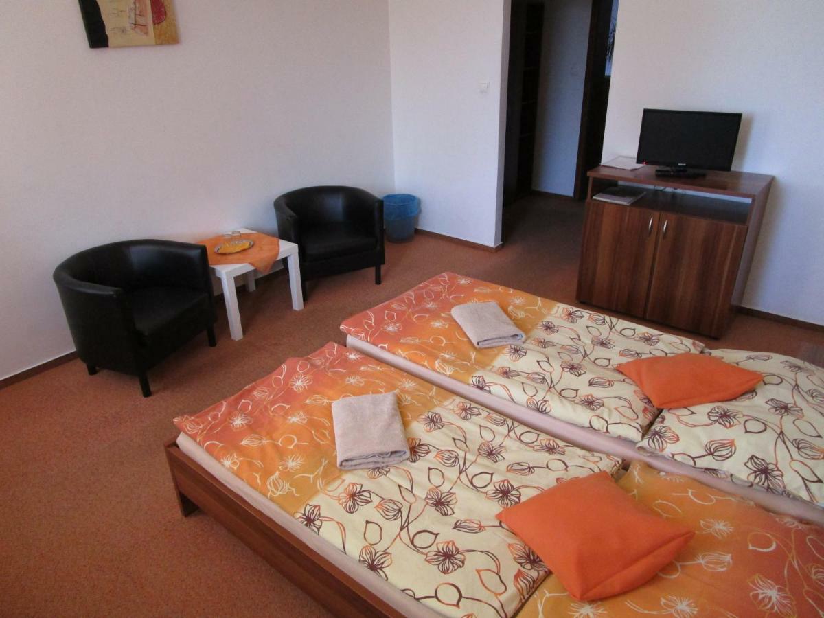 Salur Bed & Breakfast Nove Zamky Exterior photo